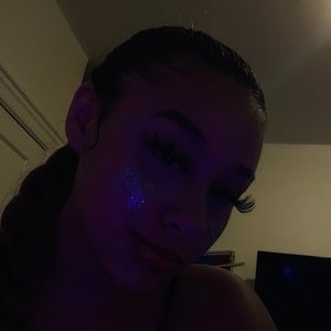 Meet your Posher, Daniela